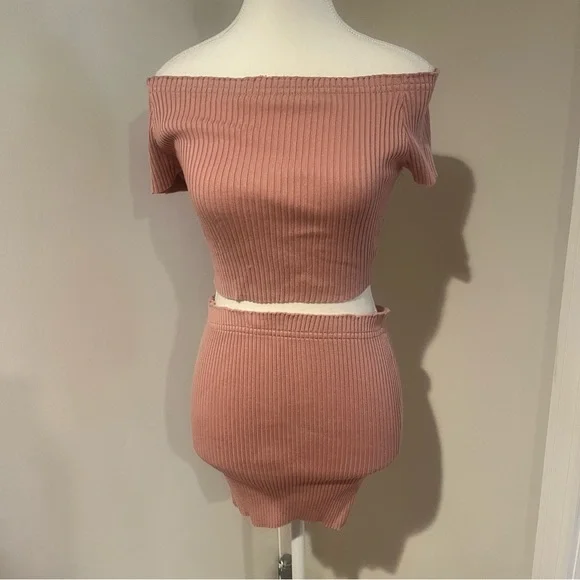 Noble U Off-Shoulder Ribbed Pink Mini Skirt Set - Picture 1 of 2